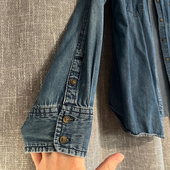 Merona - Lighter dark-wash long-sleeve button down denim shirt - size Large - Picture 2 of 12